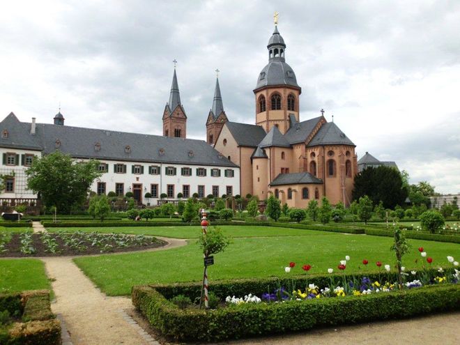 Einhardbasilika Seligenstadt am 15. Mai 2013, Foto: Pfarrer i.R. Manfred Buse